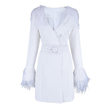 Adyce 2020 Neue Winter Frauen Graben Mäntel Casual Langarm Sexy V-ausschnitt Federn Schlank Gürtel Weiß Club Party Mäntel vestidos