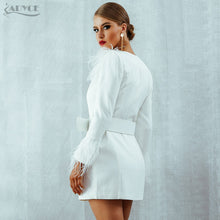 Adyce 2020 Neue Winter Frauen Graben Mäntel Casual Langarm Sexy V-ausschnitt Federn Schlank Gürtel Weiß Club Party Mäntel vestidos