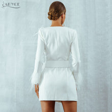 Adyce 2020 Neue Winter Frauen Graben Mäntel Casual Langarm Sexy V-ausschnitt Federn Schlank Gürtel Weiß Club Party Mäntel vestidos